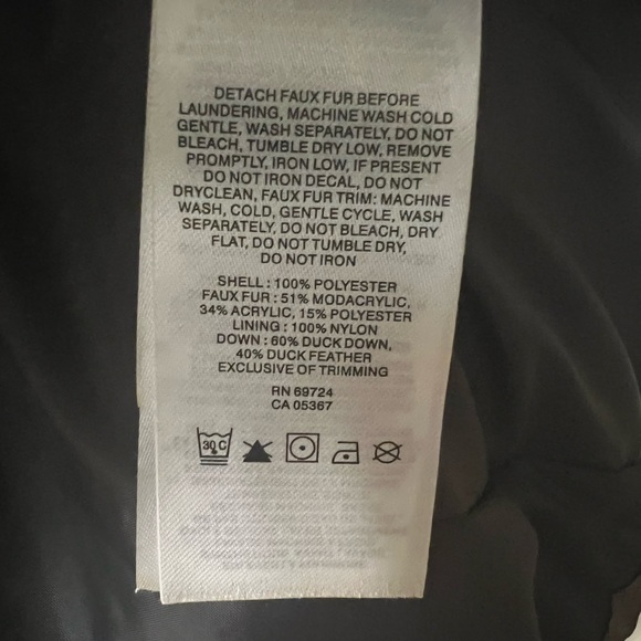 Women’s Gray Columbia Down Parka Size Small. In great shape, barely worn. - Picture 8 of 8